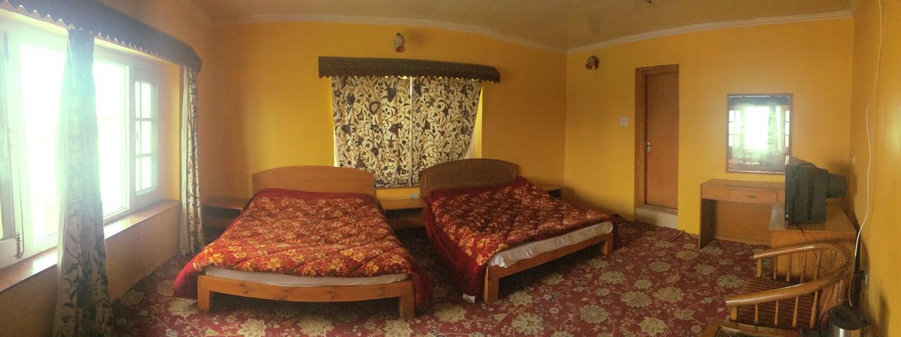 Royal Residency Hotel Srīnagar Екстериор снимка